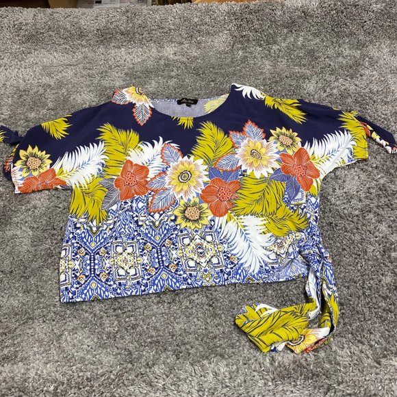 Melissa Paige Women Medium Floral Top Cold Shoulder Ties Waist and Sleeve - Picture 12 of 13